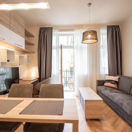 Friendly Apartments In Прага Экстерьер фото