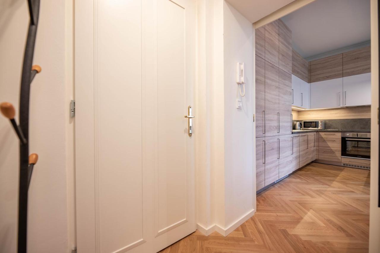 Friendly Apartments In Прага Экстерьер фото