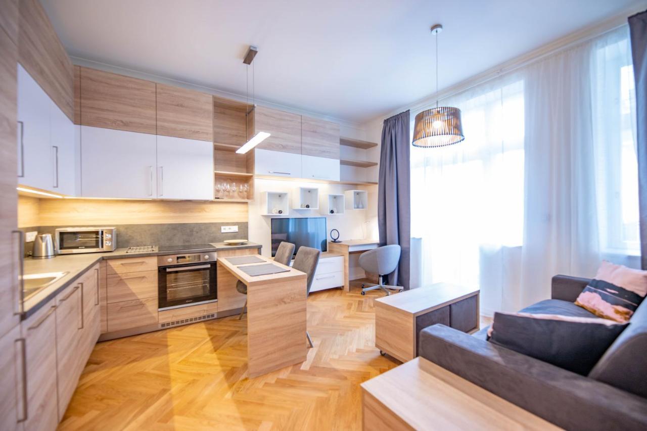 Friendly Apartments In Прага Экстерьер фото