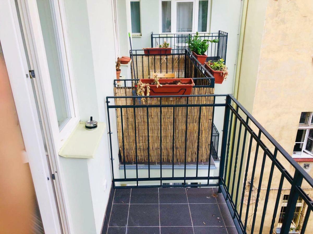 Friendly Apartments In Прага Экстерьер фото