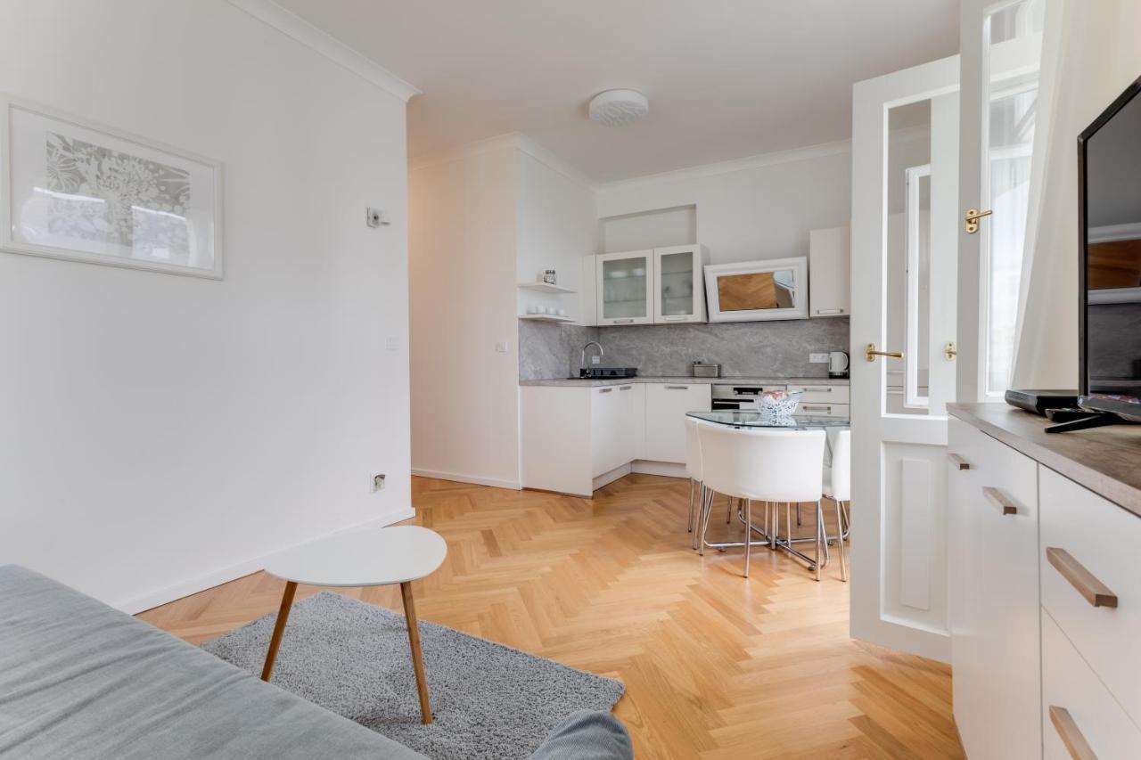 Friendly Apartments In Прага Экстерьер фото