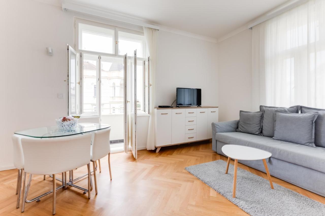 Friendly Apartments In Прага Экстерьер фото