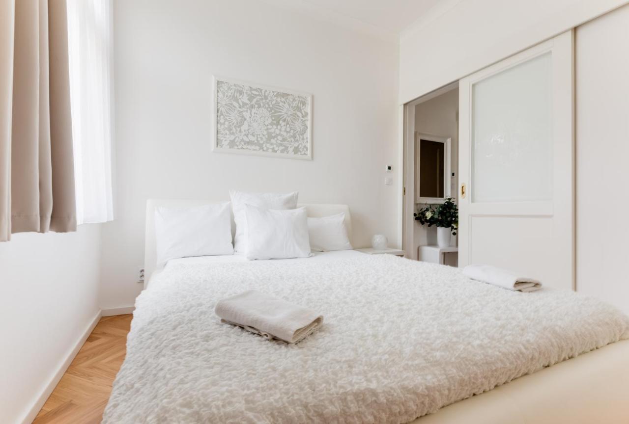 Friendly Apartments In Прага Экстерьер фото