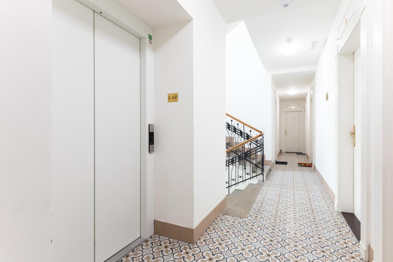 Friendly Apartments In Прага Экстерьер фото