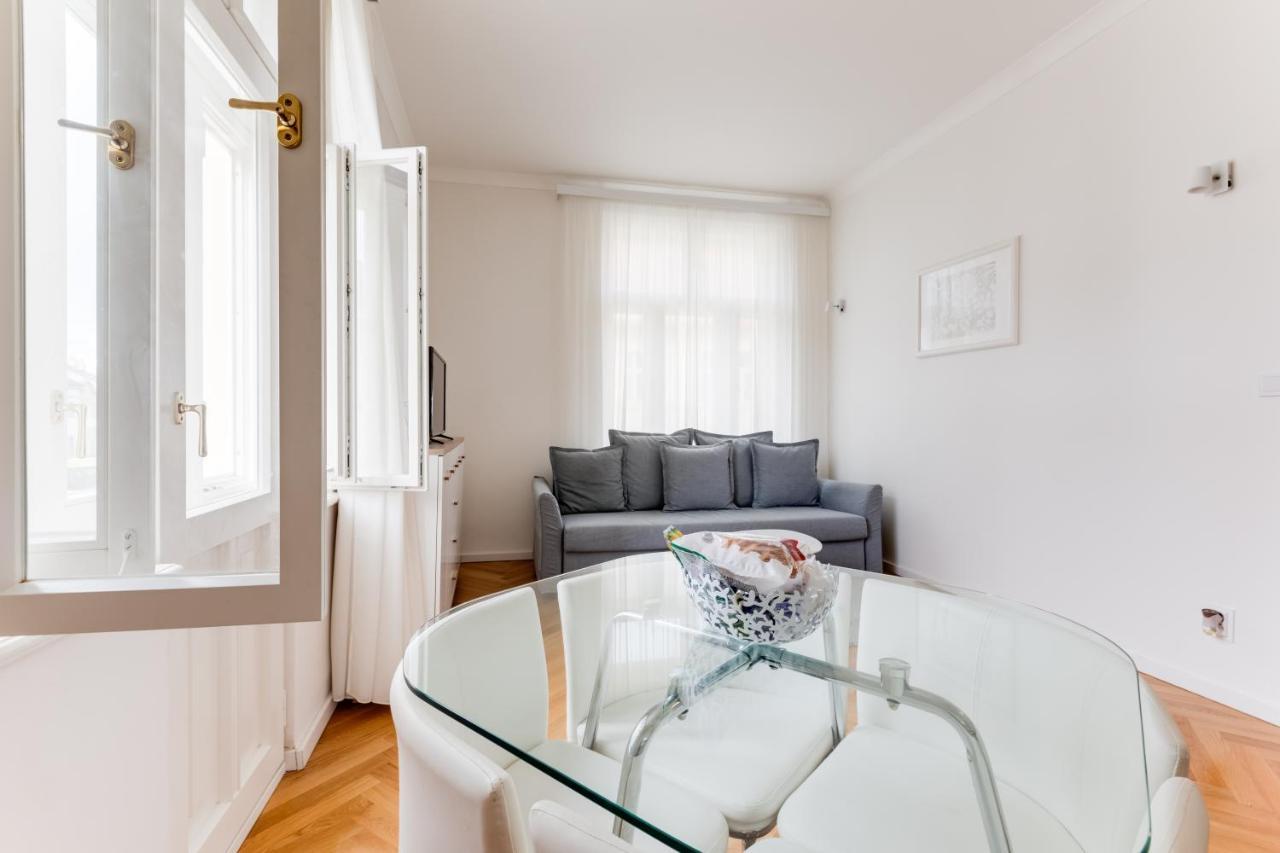 Friendly Apartments In Прага Экстерьер фото