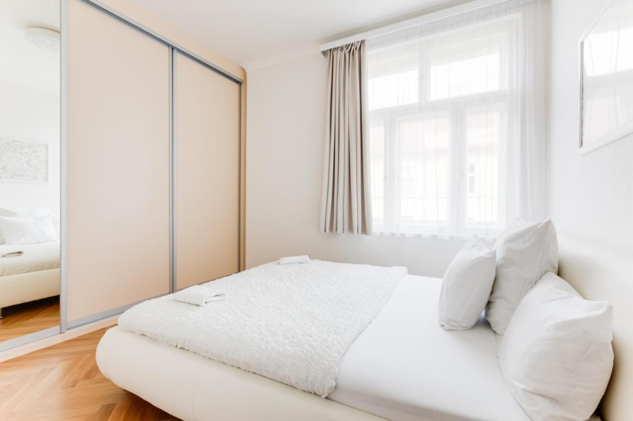 Friendly Apartments In Прага Экстерьер фото