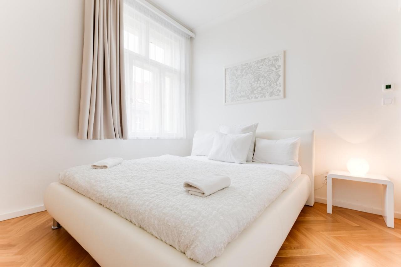 Friendly Apartments In Прага Экстерьер фото