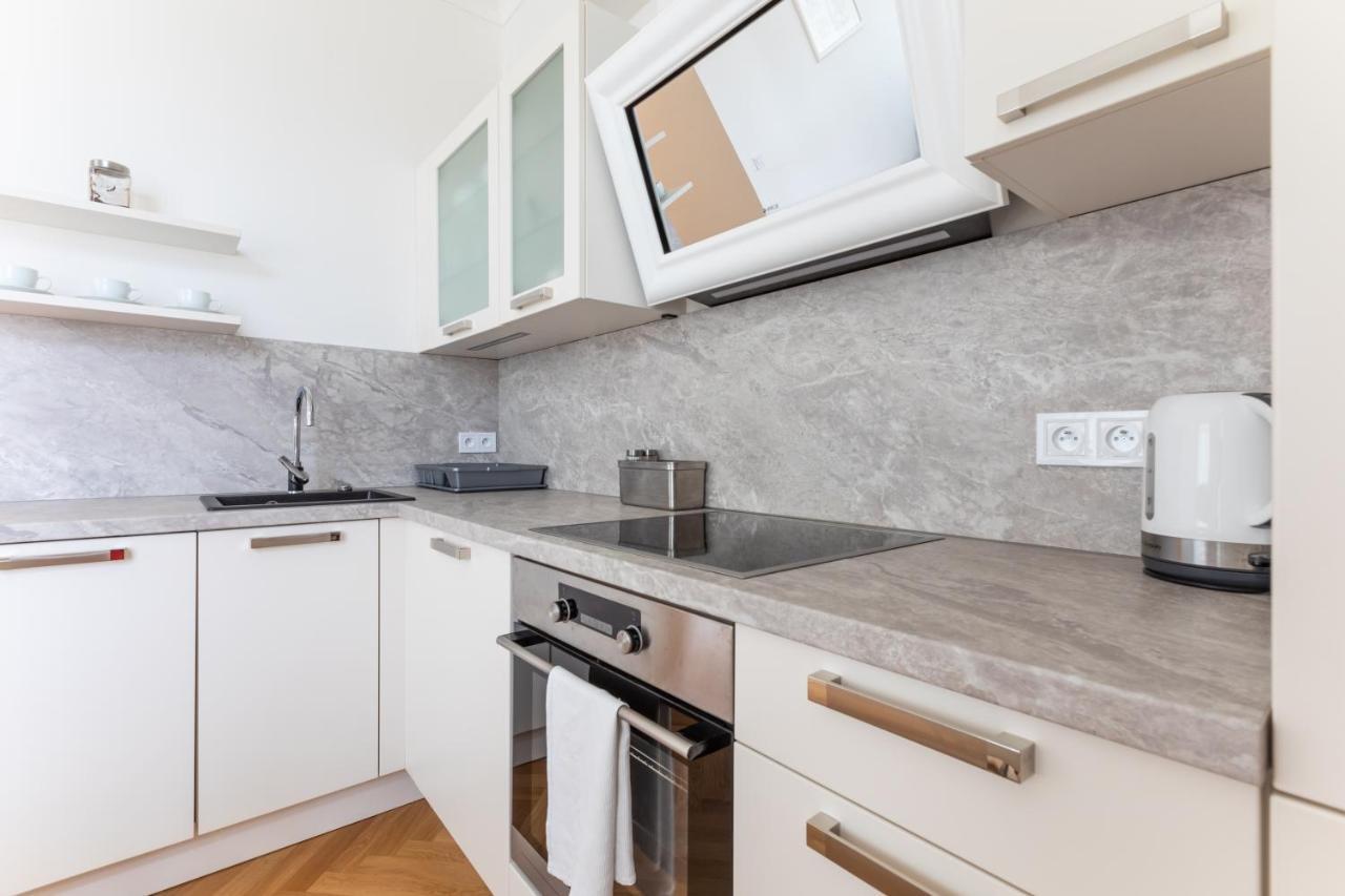 Friendly Apartments In Прага Экстерьер фото