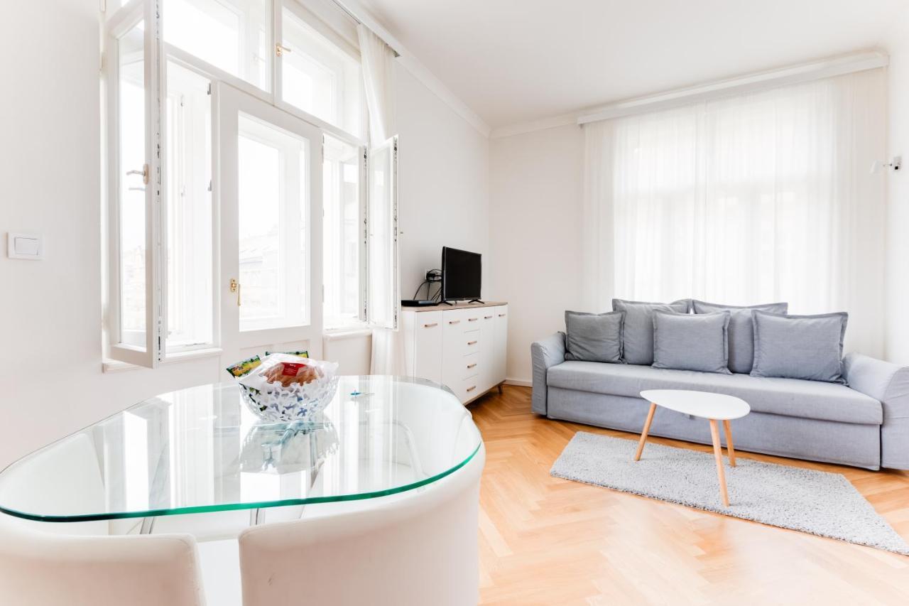 Friendly Apartments In Прага Экстерьер фото